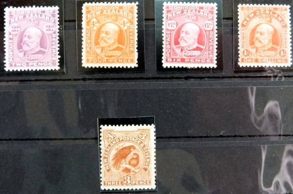 Neuseeland, MiNr. 118 C, 124, 126 A, 128 A und 130 A, sauber * Partie mit Originalgummi, Mi. 205.-!