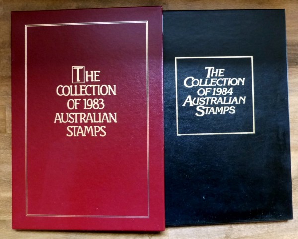 Australien, Jahrbücher 1983 u. 1984, gebunden, wie von der Post verausgabt mit allen ** Ausgaben, im