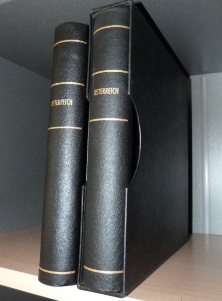 Postfr. Sammlung aus 1945-2002 auf Leuchtturm/Krüger Falzlos-Vordruck in 2 schwarzen Klemmbindern. I