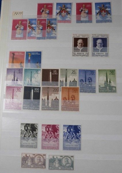 Postfr. Sammlungsbestand aus 1958-2001 im Einsteckalbum. Gesammelt ab MiNr. 300, meist mehrfach, mit