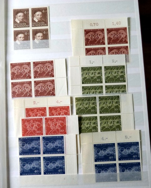 Postfr. Sammlung 4er-Blocks aus 1951-99 im Einsteckalbum. Gesamt 180 Stück ab MiNr. 143, viele Eckst